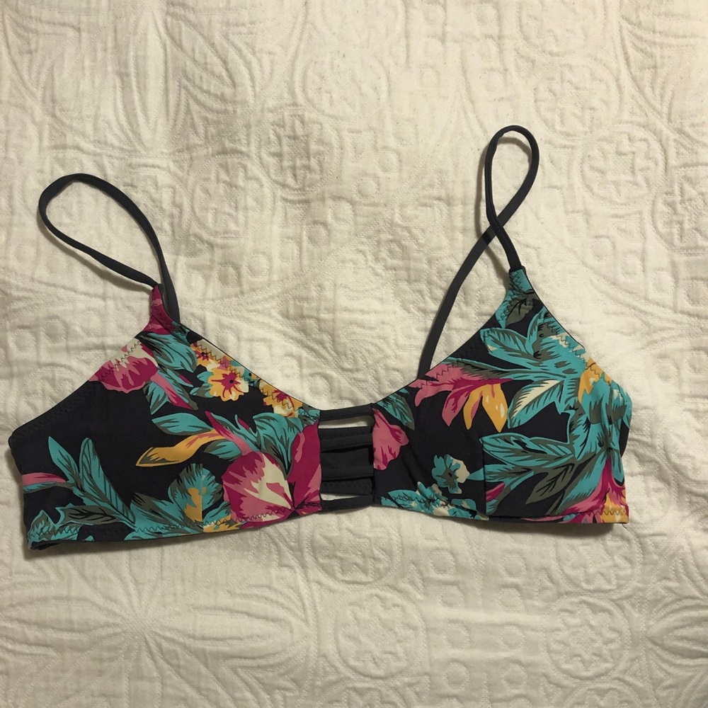 RipCurl floral/gray reversible bikini top